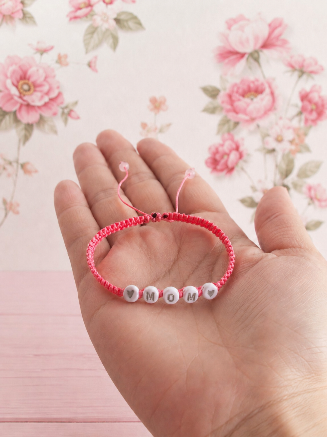 Pulsera Amor de Mamá en macramé rosado